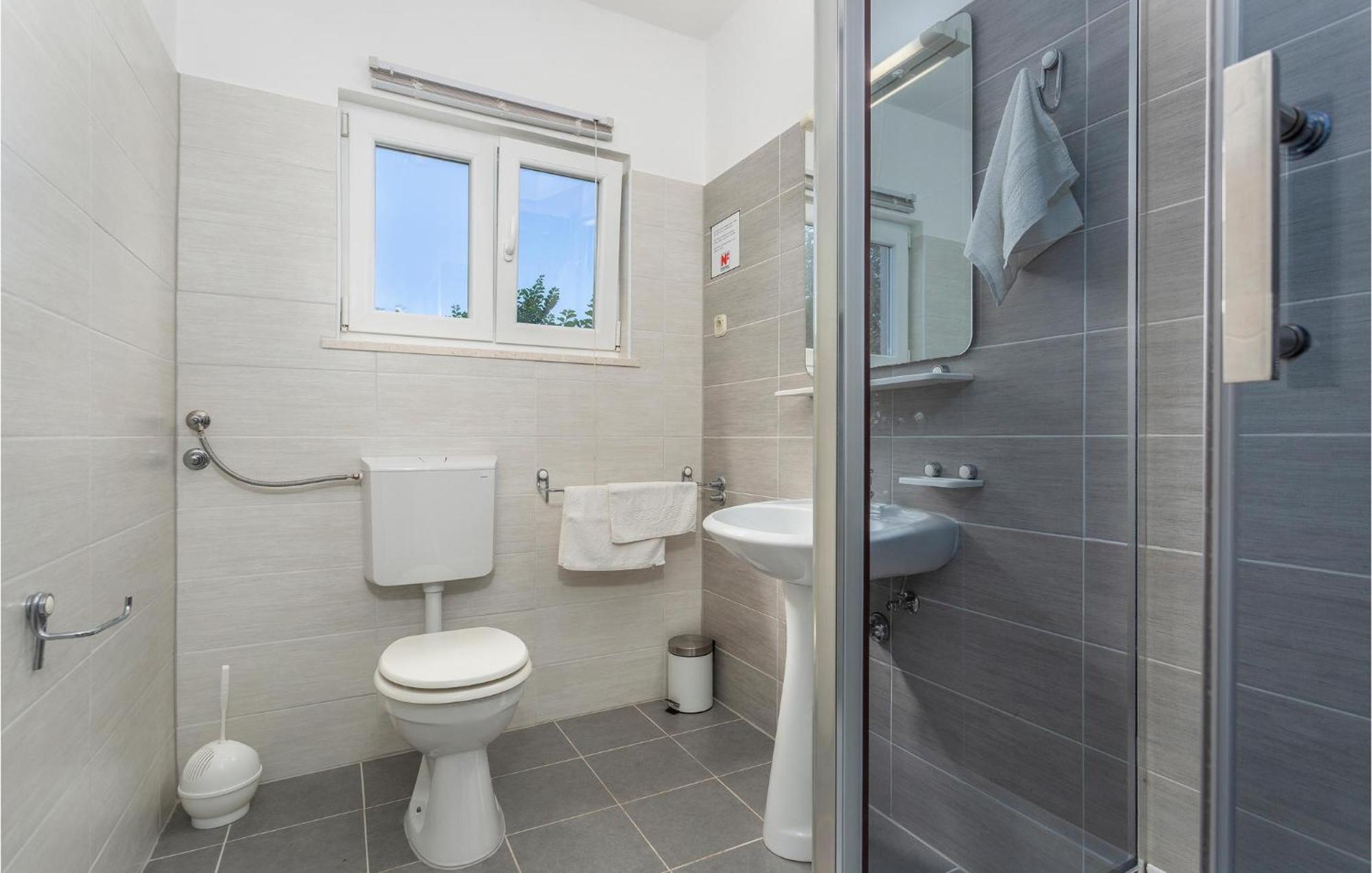 2 Bedroom Beautiful Apartment In Pinezici Zewnętrze zdjęcie