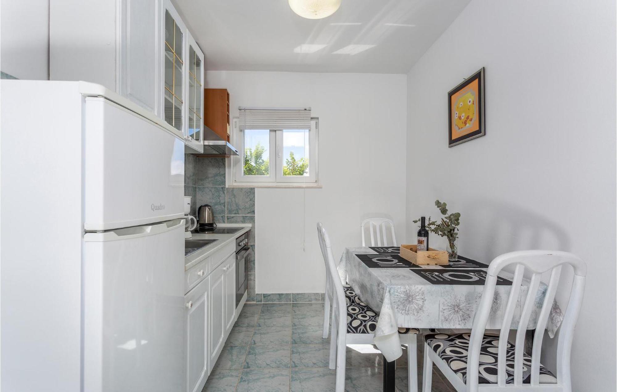 2 Bedroom Beautiful Apartment In Pinezici Zewnętrze zdjęcie