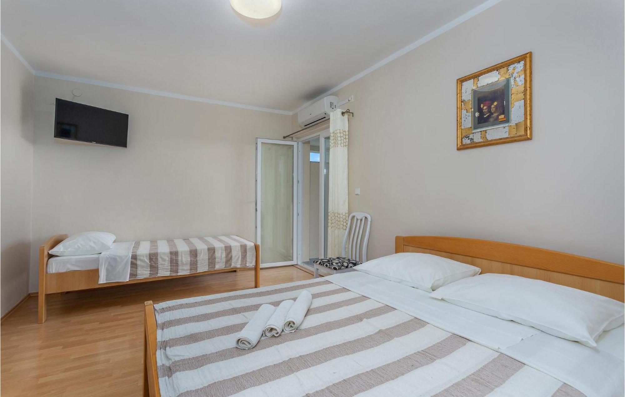 2 Bedroom Beautiful Apartment In Pinezici Zewnętrze zdjęcie
