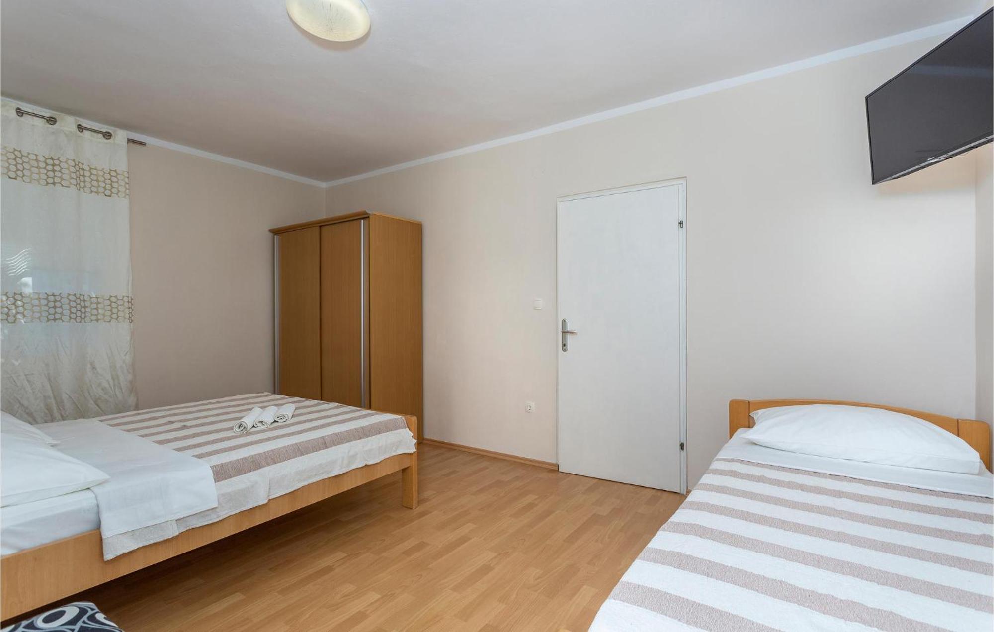 2 Bedroom Beautiful Apartment In Pinezici Zewnętrze zdjęcie