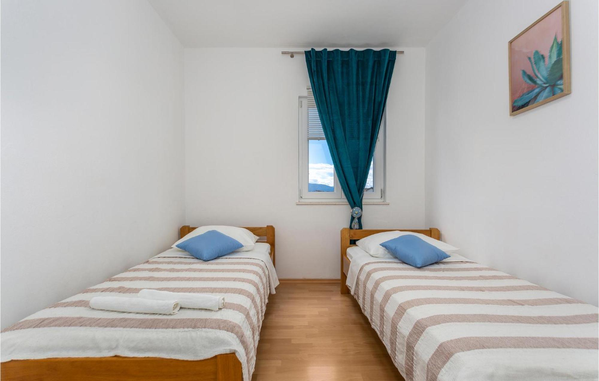 2 Bedroom Beautiful Apartment In Pinezici Zewnętrze zdjęcie