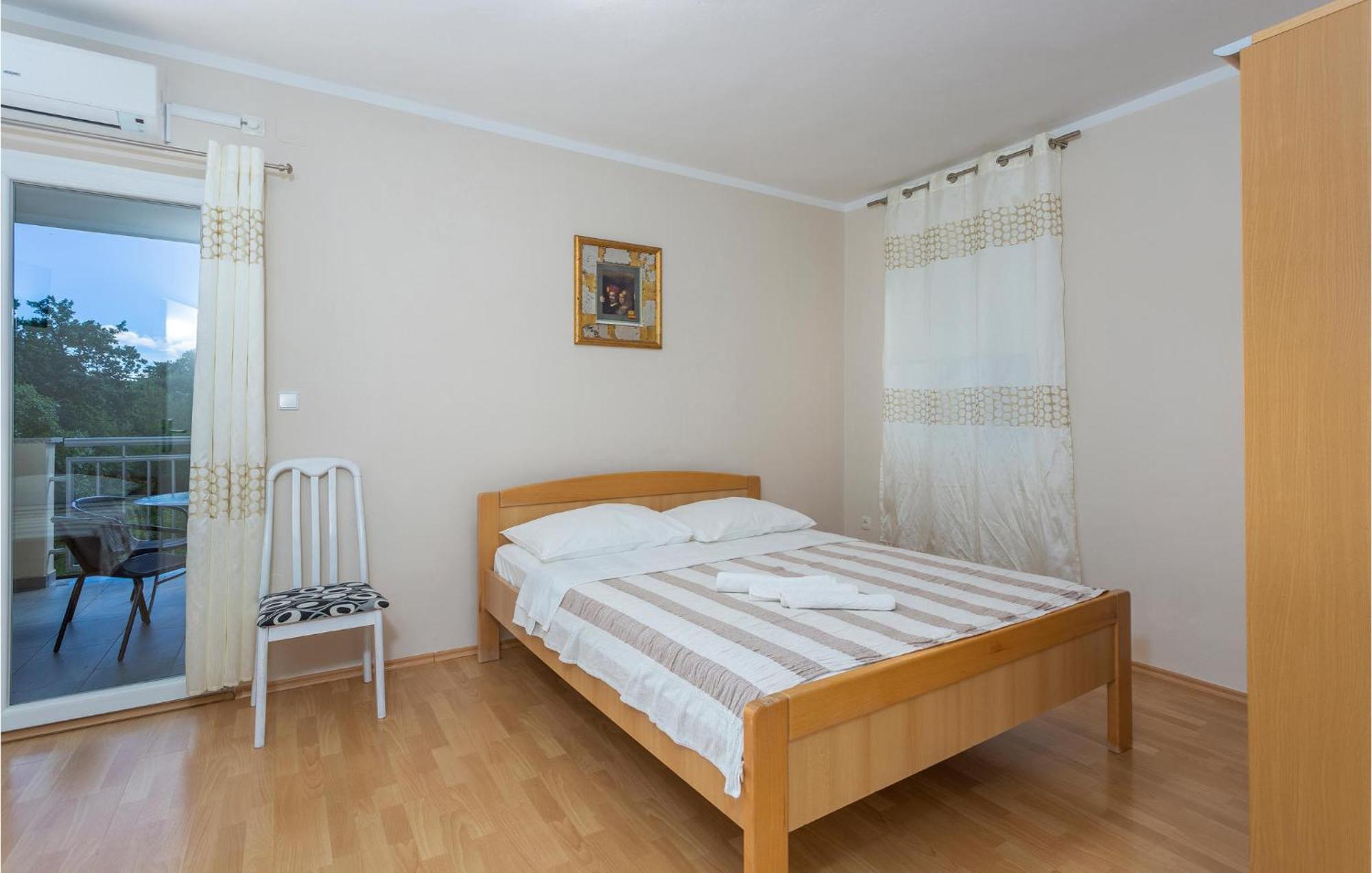2 Bedroom Beautiful Apartment In Pinezici Zewnętrze zdjęcie